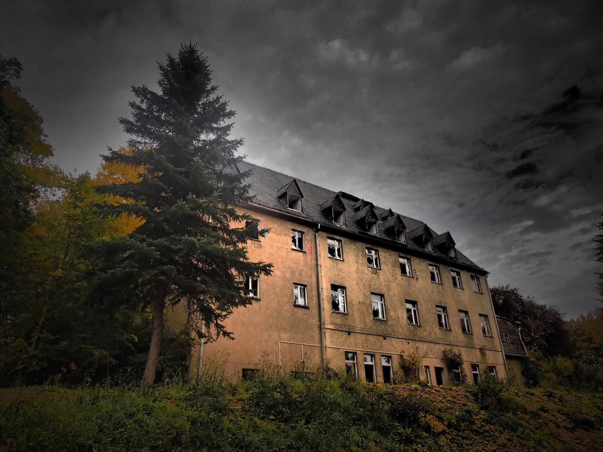 Das Sanatorium Sommerstein verleiht bei der Spuknacht "Geisterjägerdiplome".