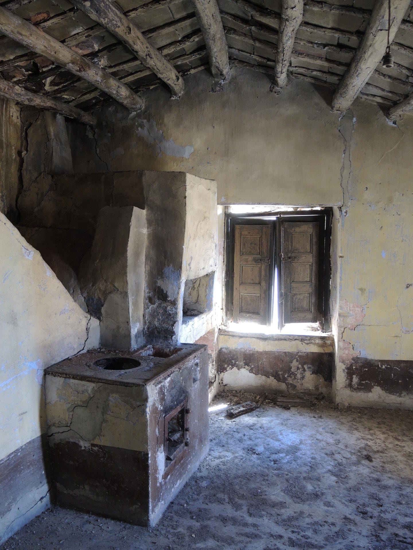 Ein Raum eines Hauses in der sizilianischen Gemeinde Gangi. Das Steinhaus kann für einen Euro erworben werden, muss dafür aber restauriert werden. Die Kommune will mit der Initiative den Ort wiederbeleben.