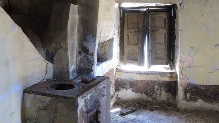 Ein Raum eines Hauses in der sizilianischen Gemeinde Gangi. Das Steinhaus kann für einen Euro erworben werden, muss dafür aber restauriert werden. Die Kommune will mit der Initiative den Ort wiederbeleben.