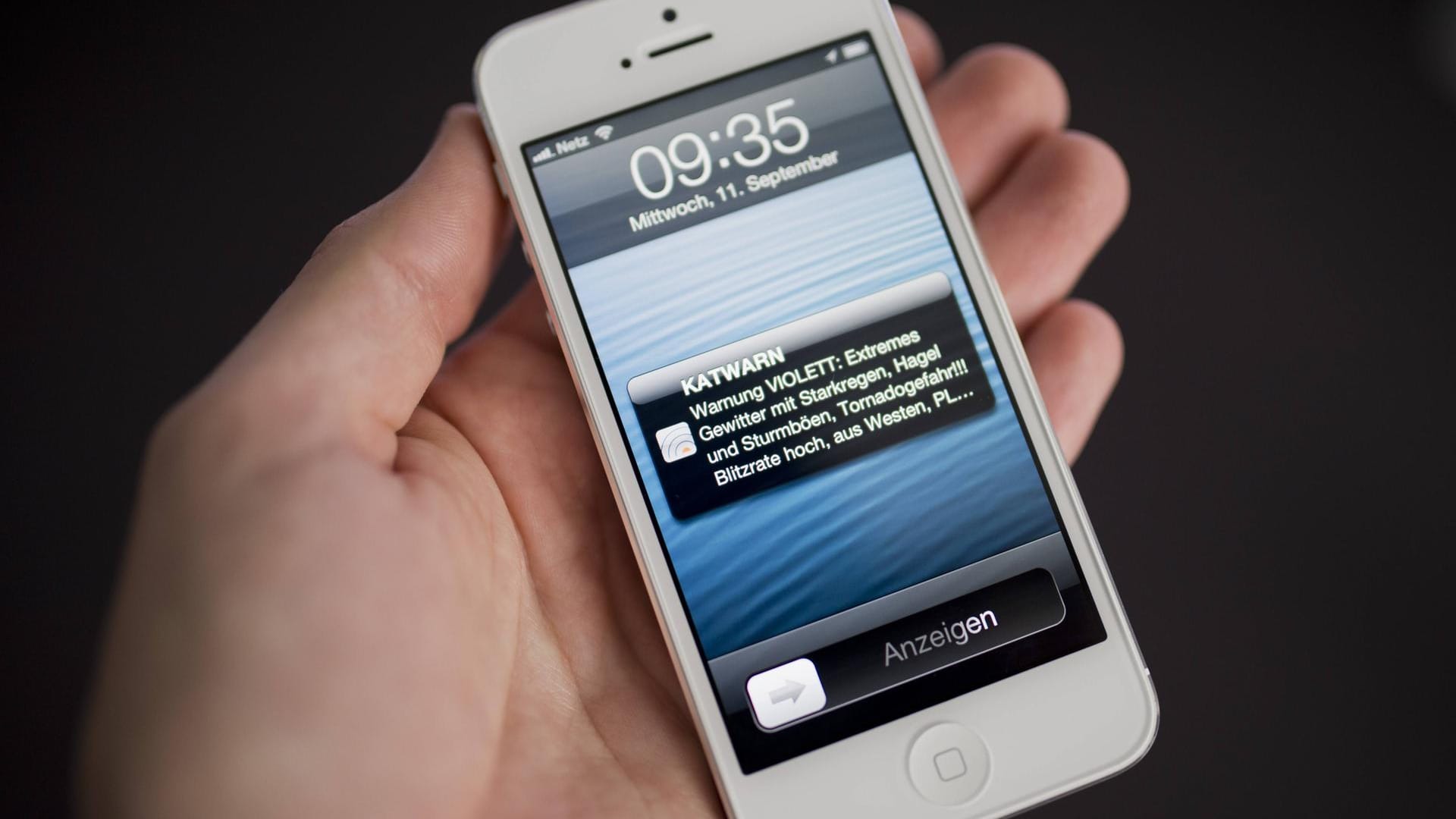 Katastrophenwarnung auf dem Handy: Eigentlich eine praktische Sache (Symbolbild).