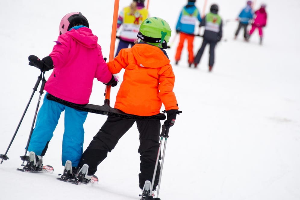 Vor allem Familien mit Kindern müssen für einen Skiurlaub tief in die Tasche greifen.