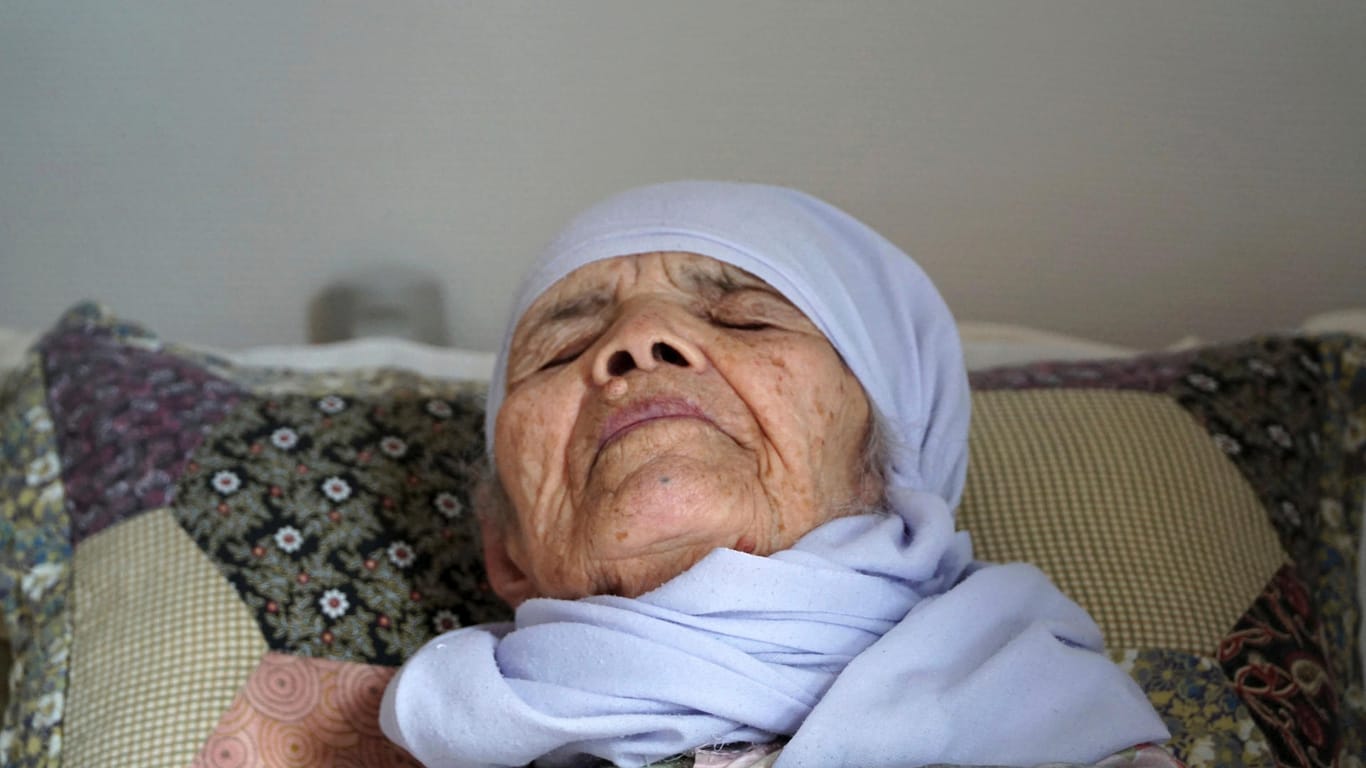 Die Afghanin Bibihal Uzbeki (106) darf nun doch in Schweden bleiben.