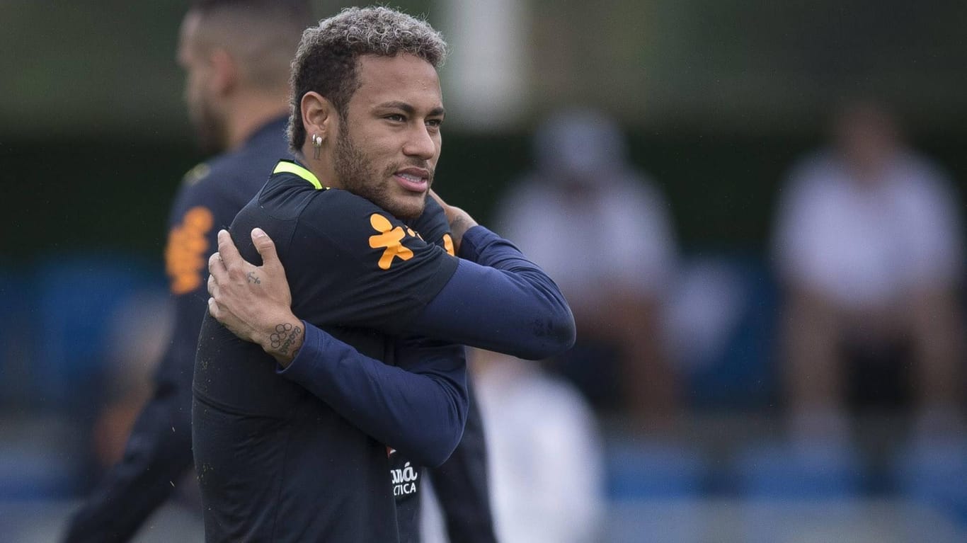 Auf Superstar Neymar von Paris Saint-Germain lasten die Hoffnungen der Brasilianer.