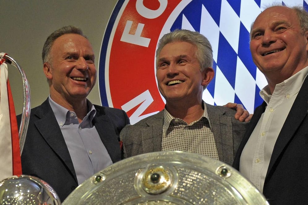 Karl-Heinz Rummenigge (l.) und Uli Hoeneß (r.) denken gerne an die Saison 2012/13 zurück.