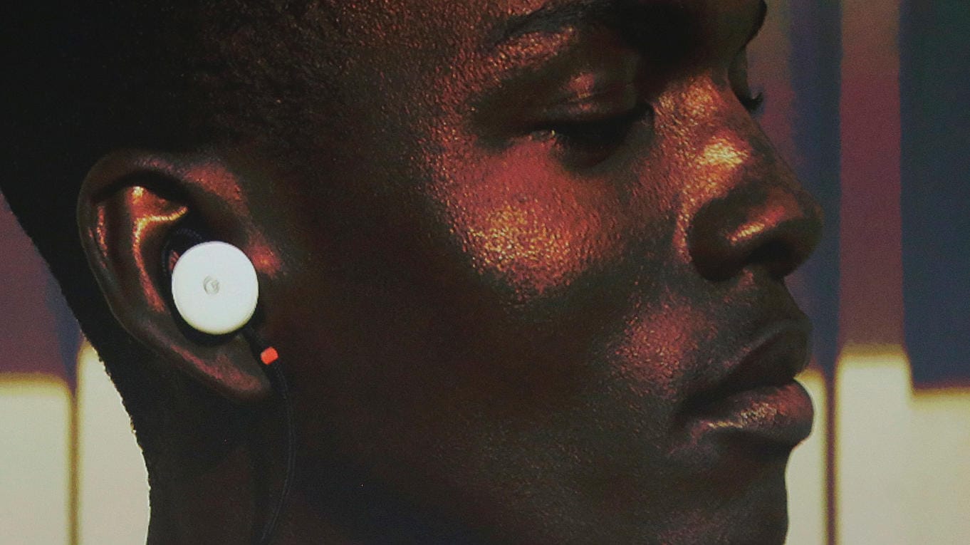 Soll Sprachen in Echtzeit übersetzen: Die smarten Ohrhörer Google Pixel Buds.