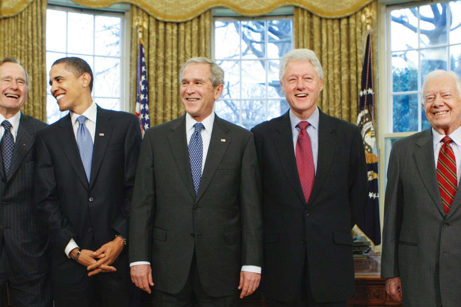 Die fünf noch lebenden ehemaligen Präsidenten der USA (hier 2009) – George H. W. Bush, Barack Obama, George W. Bush, Bill Clinton und Jimmy Carter (l-r) stehen im Weißen Haus in Washington.