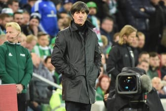Sorgenvoller Blick: Droht Bundestraner Joachim Löw und der DFB-Elf eine Todesgruppe bei der WM?