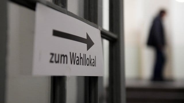 Laut einer Studie der Bertelsmann-Stiftung hat sich der Kampf um die politische Mitte "massiv verschärft". Laut einer Studie der Bertelsmann-Stiftung hat sich der Kampf um die politische Mitte "massiv verschärft".