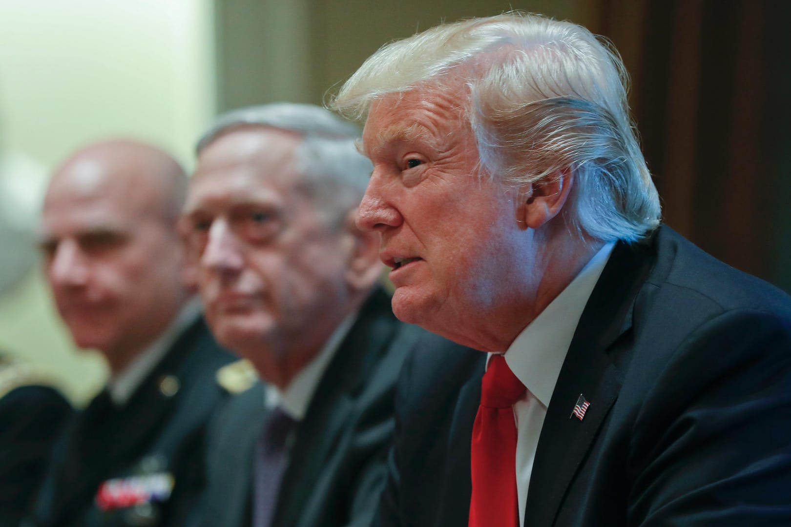 US-Präsident Donald Trump spricht in Washington, District of Columbia, USA, während eines Treffens mit ranghohen Militärs im Weißen Haus.
