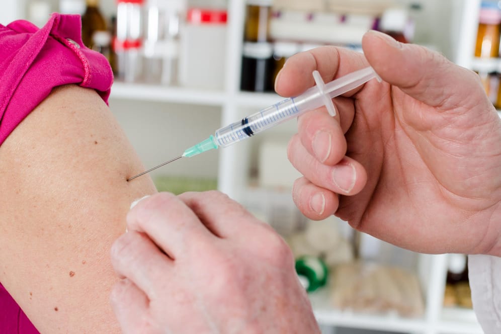 Menschen mit besonderen Risiken wird die Grippeschutzimpfung empfohlen.