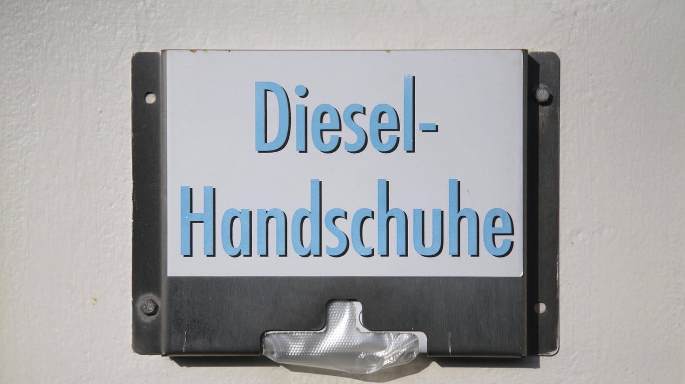 Autofahrer-Wissen: Wofür sind die Dieselhandschuhe?