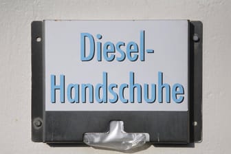 Autofahrer-Wissen: Wofür sind die Dieselhandschuhe?