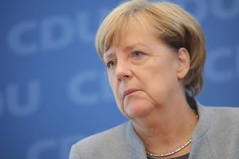 Mehr als jeder dritte Deutsche hofft laut einer Umfrage auf einen Abgang von Bundeskanzlerin Angela Merkel (CDU).
