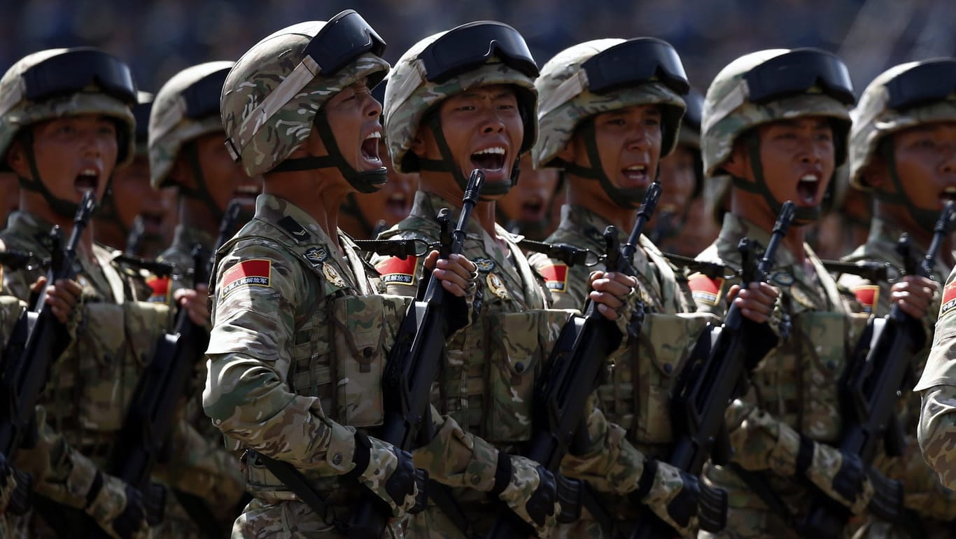 Chinesische Soldaten während einer Militärparade in Peking.