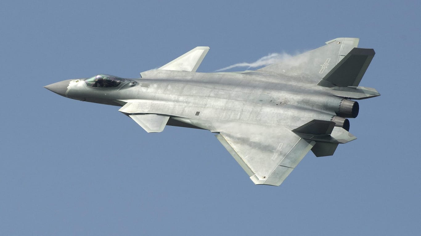 Mit der Entwicklung der J-20 ist China neben den USA das einzige Land, dass Tarnkappen-Kampfflugzeuge im Dienst hat.