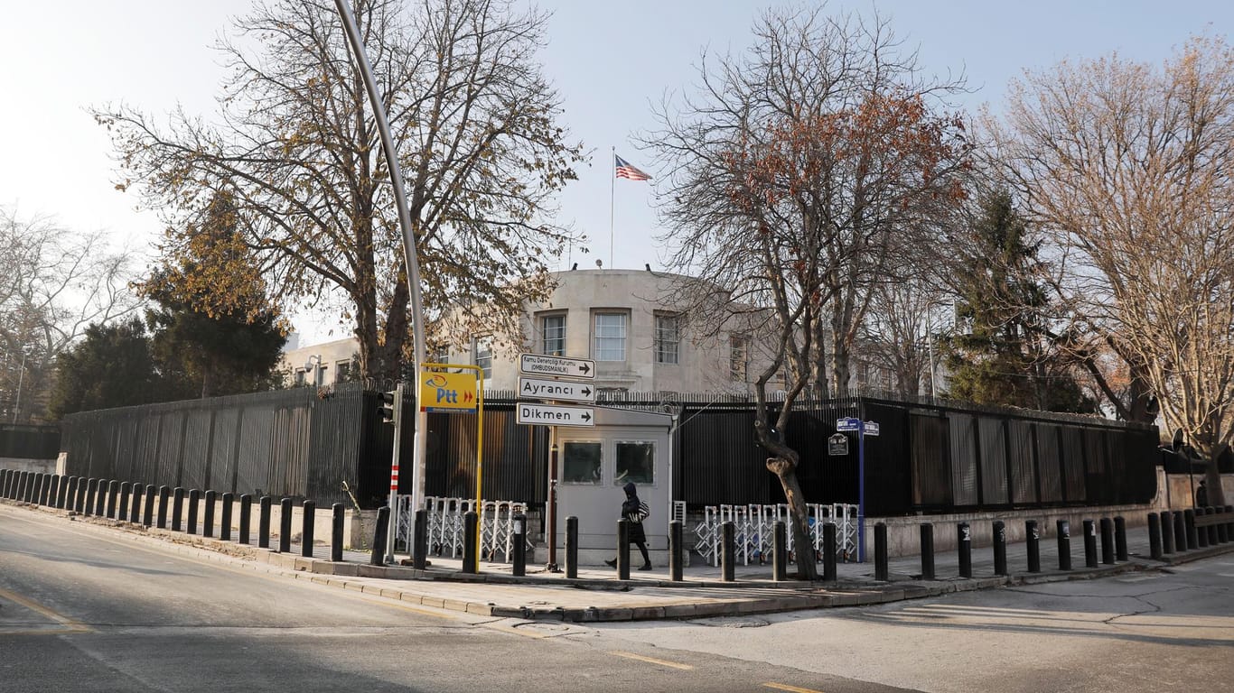 Die US-Botschaft in Ankara hat die Bearbeitung von Visa-Anträgen vorläufig eingestellt.