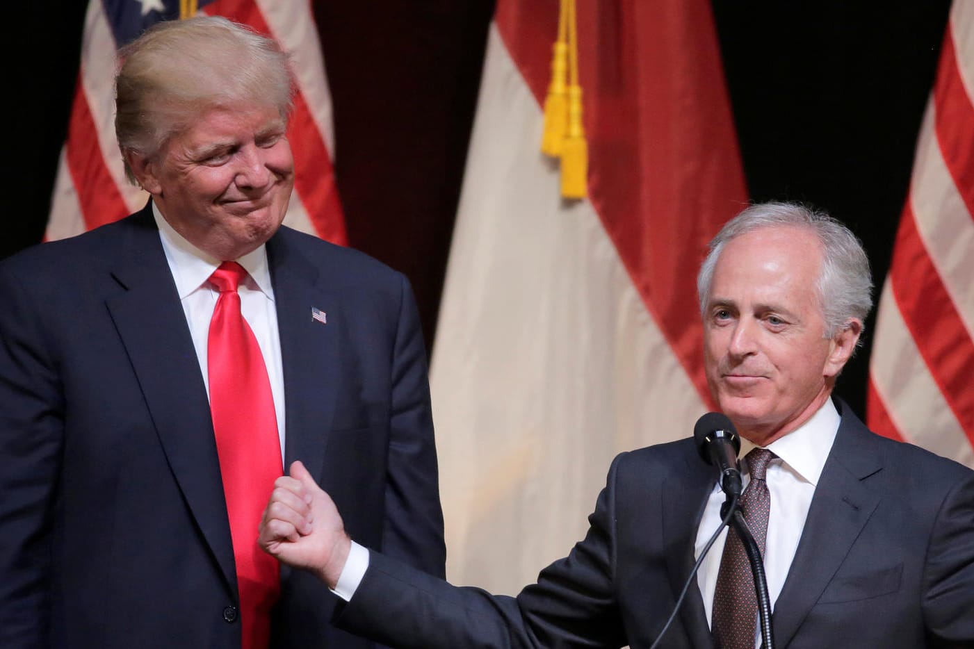 Da war die Stimmung noch besser: Donald Trump und Senator Bob Corker bei einer Wahlkampfveranstaltung 2016 in North Carolina.