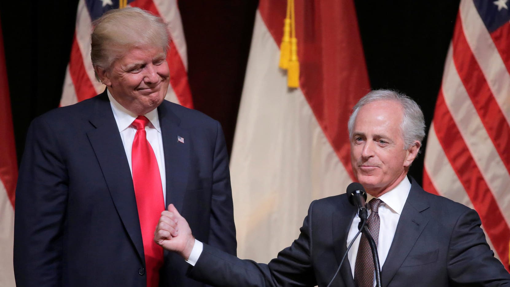 Da war die Stimmung noch besser: Donald Trump und Senator Bob Corker bei einer Wahlkampfveranstaltung 2016 in North Carolina. Da war die Stimmung noch besser: Donald Trump und Senator Bob Corker bei einer Wahlkampfveranstaltung 2016 in North Carolina.