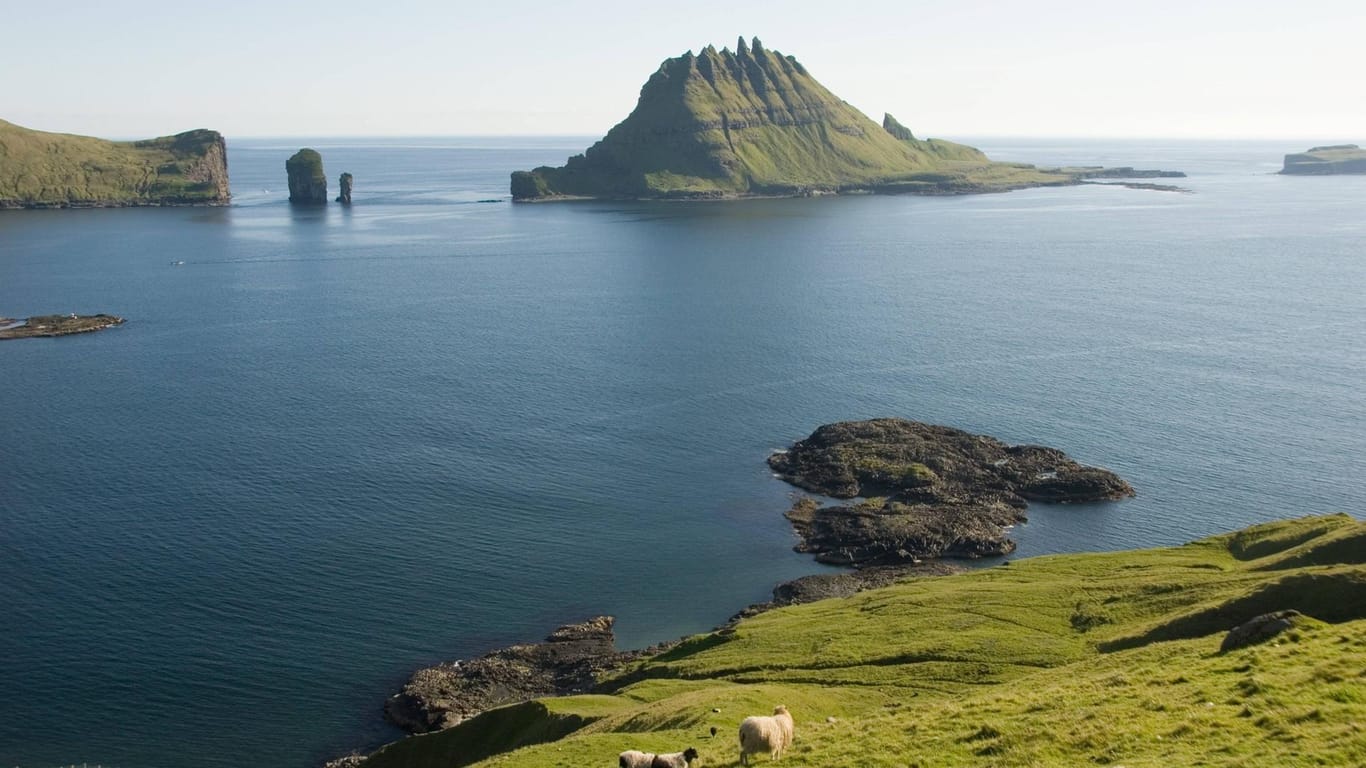 Die Färöer-Inseln zählen um die 50.000 Einwohner, rund 80.000 Menschen sprechen weltweit die färöische Sprache.
