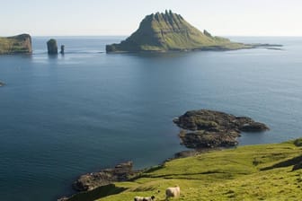 Die Färöer-Inseln zählen um die 50.000 Einwohner, rund 80.000 Menschen sprechen weltweit die färöische Sprache.