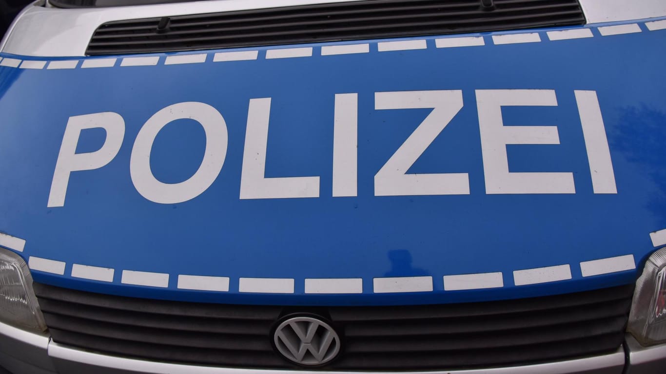 In Seifhennersdorf hat sich ein Mann strafbar gemacht, da er ohne ordnungsgemäßes Nummernschild Auto gefahren ist.