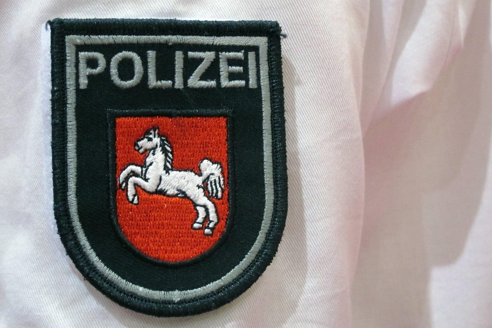 Die Polizei ist auf der Suche nach Zeugen, die etwas Auffälliges in der Nähe des Pfarrheimes bemerkt haben.