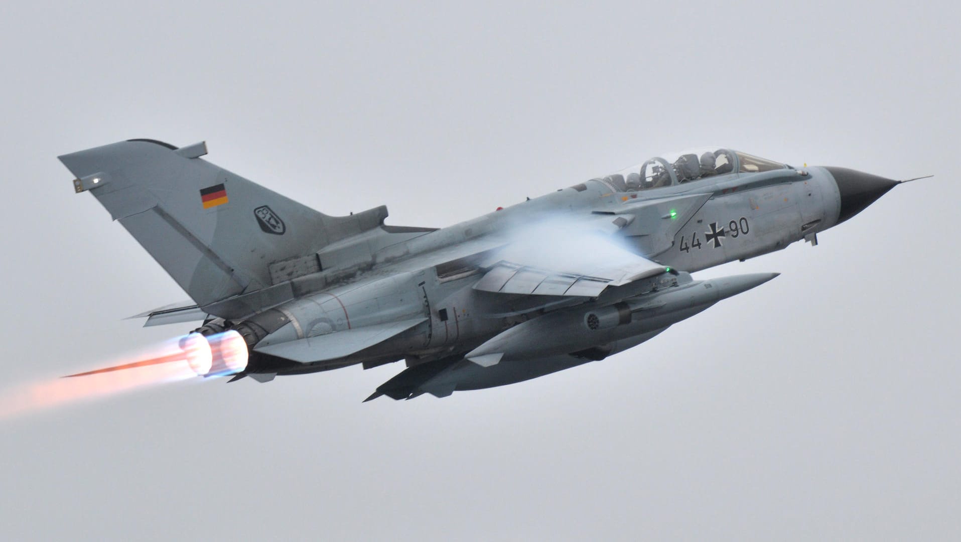 Von einem neuen Stützpunkt in Jordanien fliegen deutsche Tornados wieder Aufklärungsflüge gegen die Terrogruppe "Islamischer Staat". Von einem neuen Stützpunkt in Jordanien fliegen deutsche Tornados wieder Aufklärungsflüge gegen die Terrogruppe "Islamischer Staat".