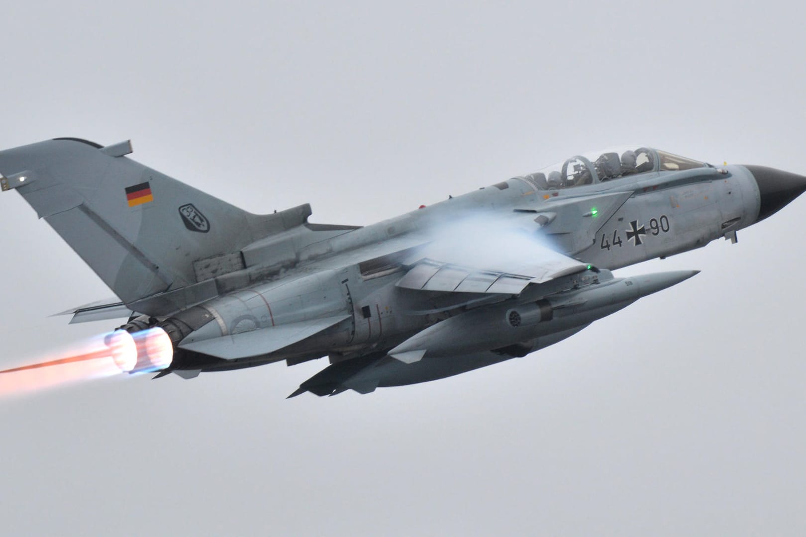 Von einem neuen Stützpunkt in Jordanien fliegen deutsche Tornados wieder Aufklärungsflüge gegen die Terrogruppe "Islamischer Staat".