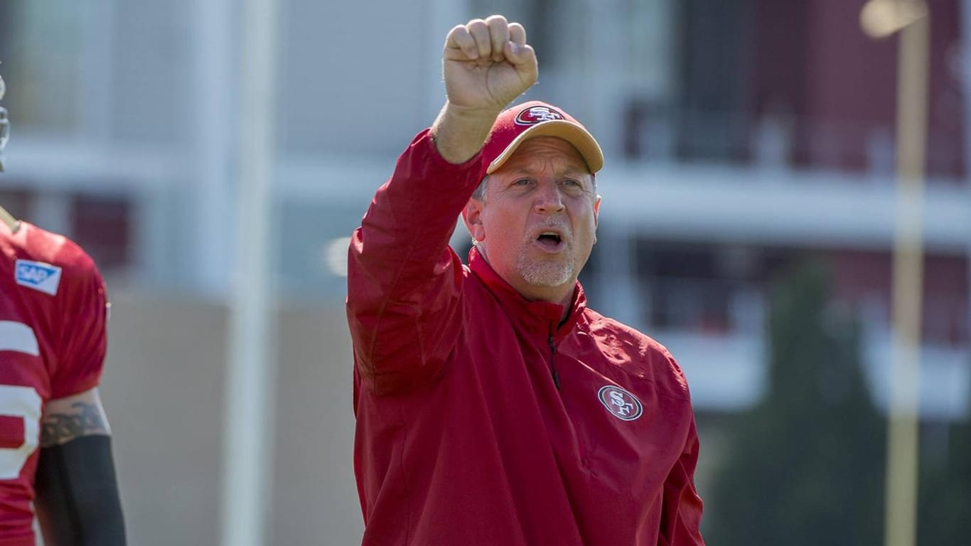 Der frühere 49ers Offensiv-Coach Chris Foerster tritt von seinem Amt bei den Miami Dolphins zurück.