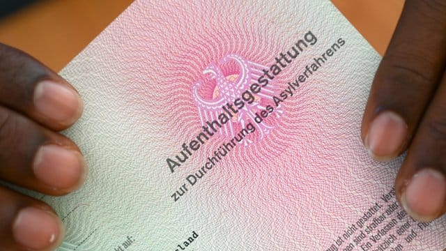 Wie viele dürfen kommen, wer darf bleiben? Eine mögliche Jamaika-Koalition muss noch viele Kompromisse schließen.