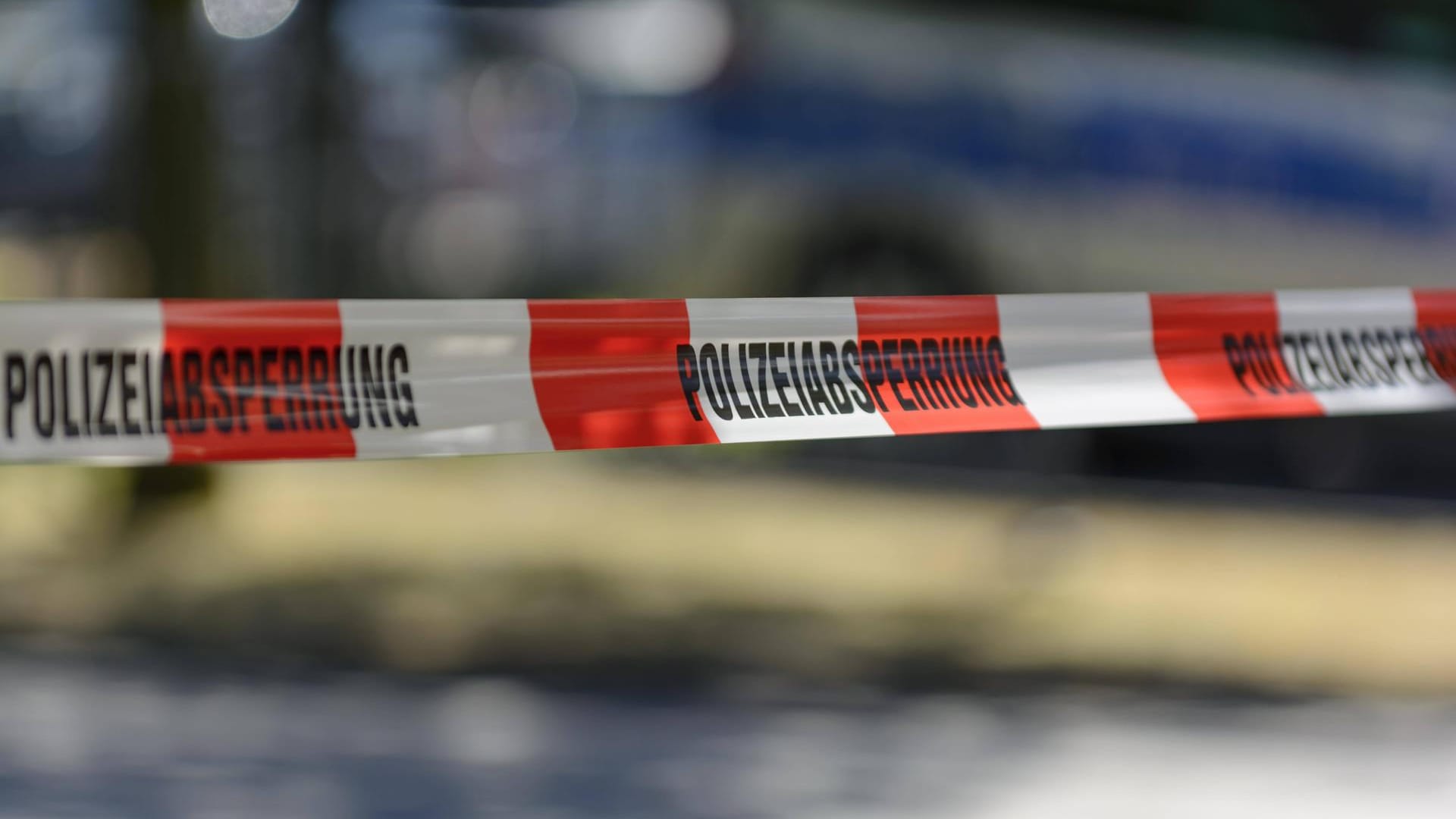 Der 50-Jährige hat im Schlaf die Flammen nicht schnell genug bemerkt und starb an einer Rauchgas-Vergiftung. Der 50-Jährige hat im Schlaf die Flammen nicht schnell genug bemerkt und starb an einer Rauchgas-Vergiftung.