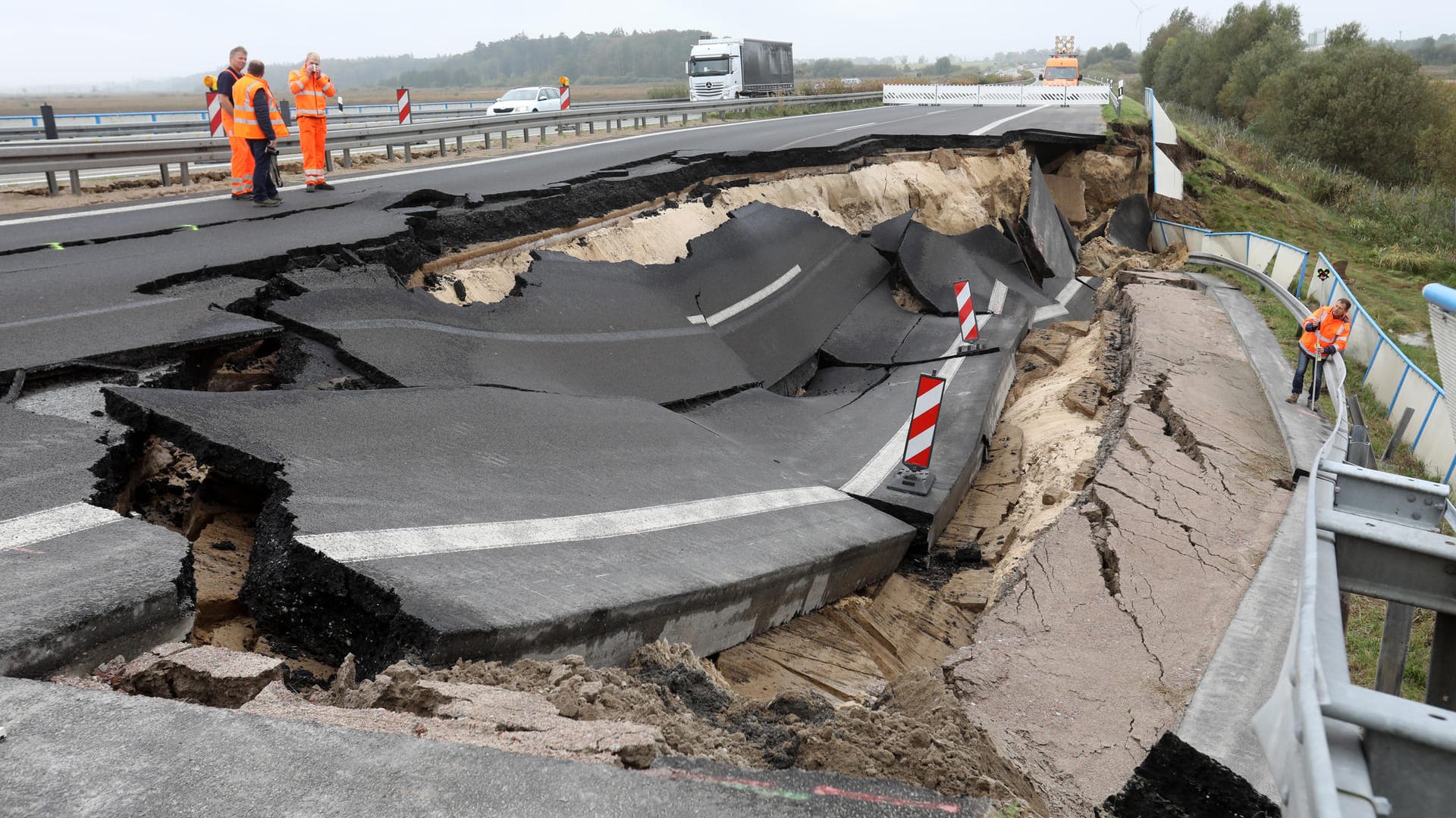 Gutachter klären, ob die Autobahn vollgesperrt werden sollte.