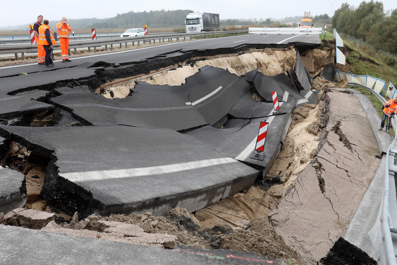 Gutachter klären, ob die Autobahn vollgesperrt werden sollte.