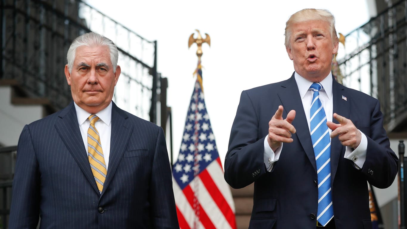US-Präsident Donald Trump und Außenminister Rex Tillerson liefern sich Hahnenkampf im Weißen Haus.