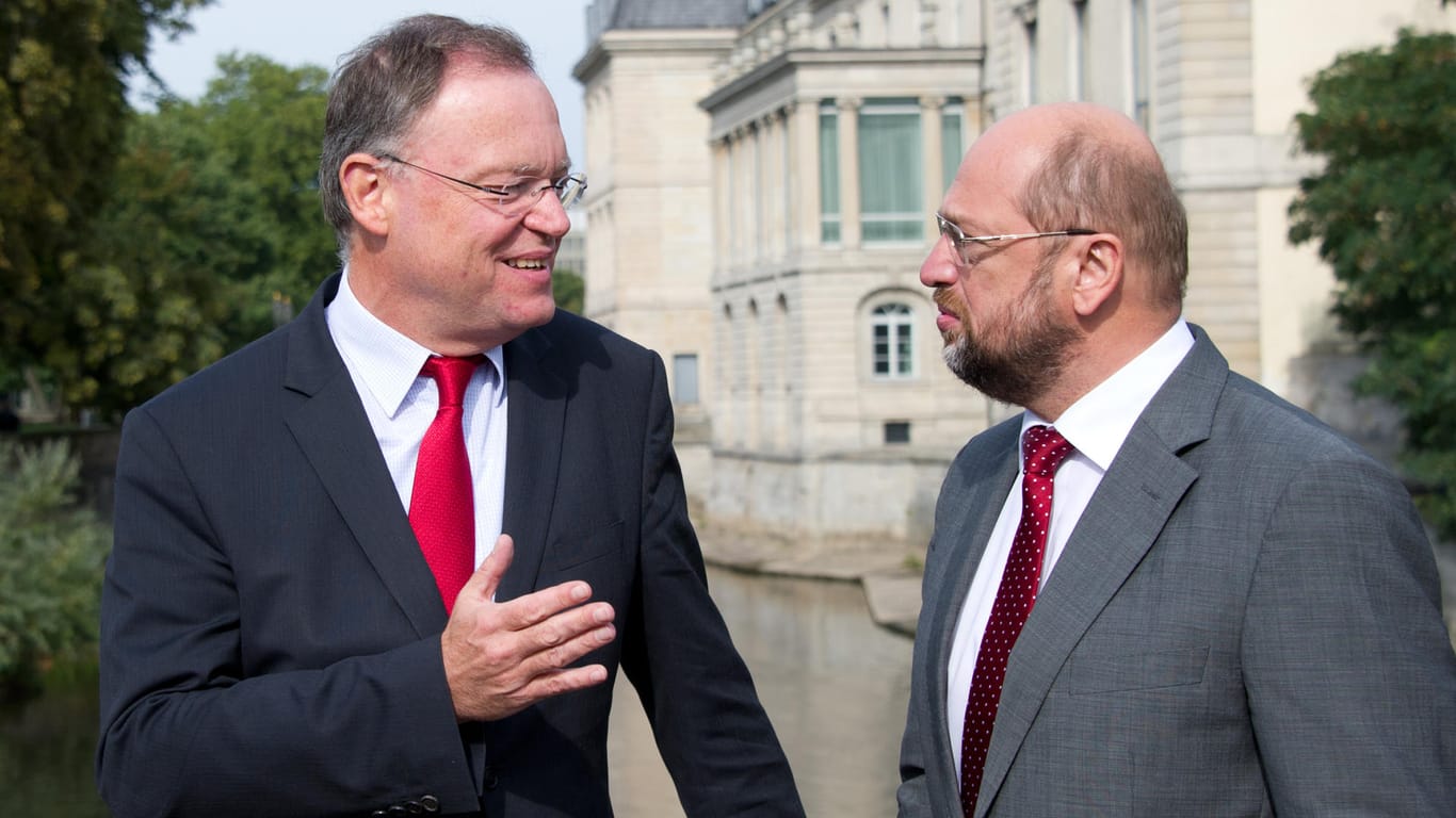 Stephan Weil lehnt auch bei einer Schlappe in Niedersachsen einen Rücktritt von Martin Schulz ab.