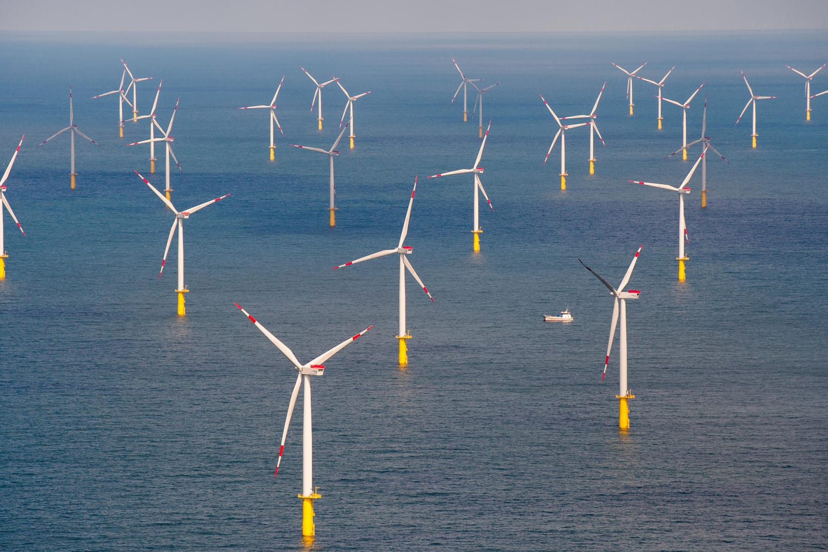 Bislang stehen Offshore-Windparks eher in Küstennähe, wie hier in Butendiek.