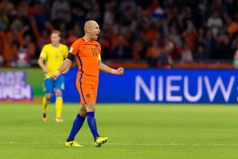 Der Niederländer Arjen Robben jubelt nach dem Treffer zum 1:0.