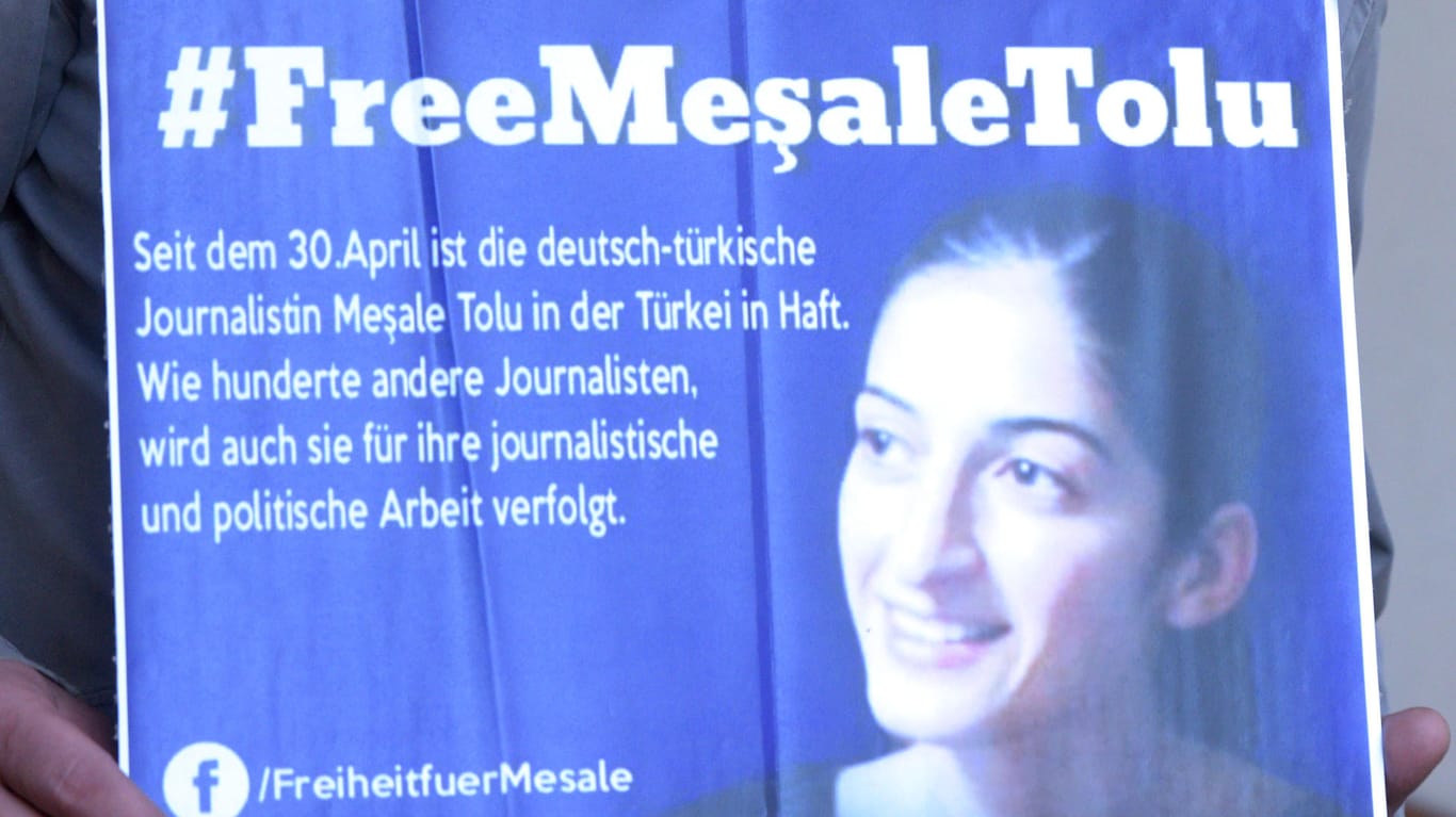 Die Übersetzerin und Journalistin Mesale Tolu sitzt seit über fünf Monaten in der Türkei in Haft.
