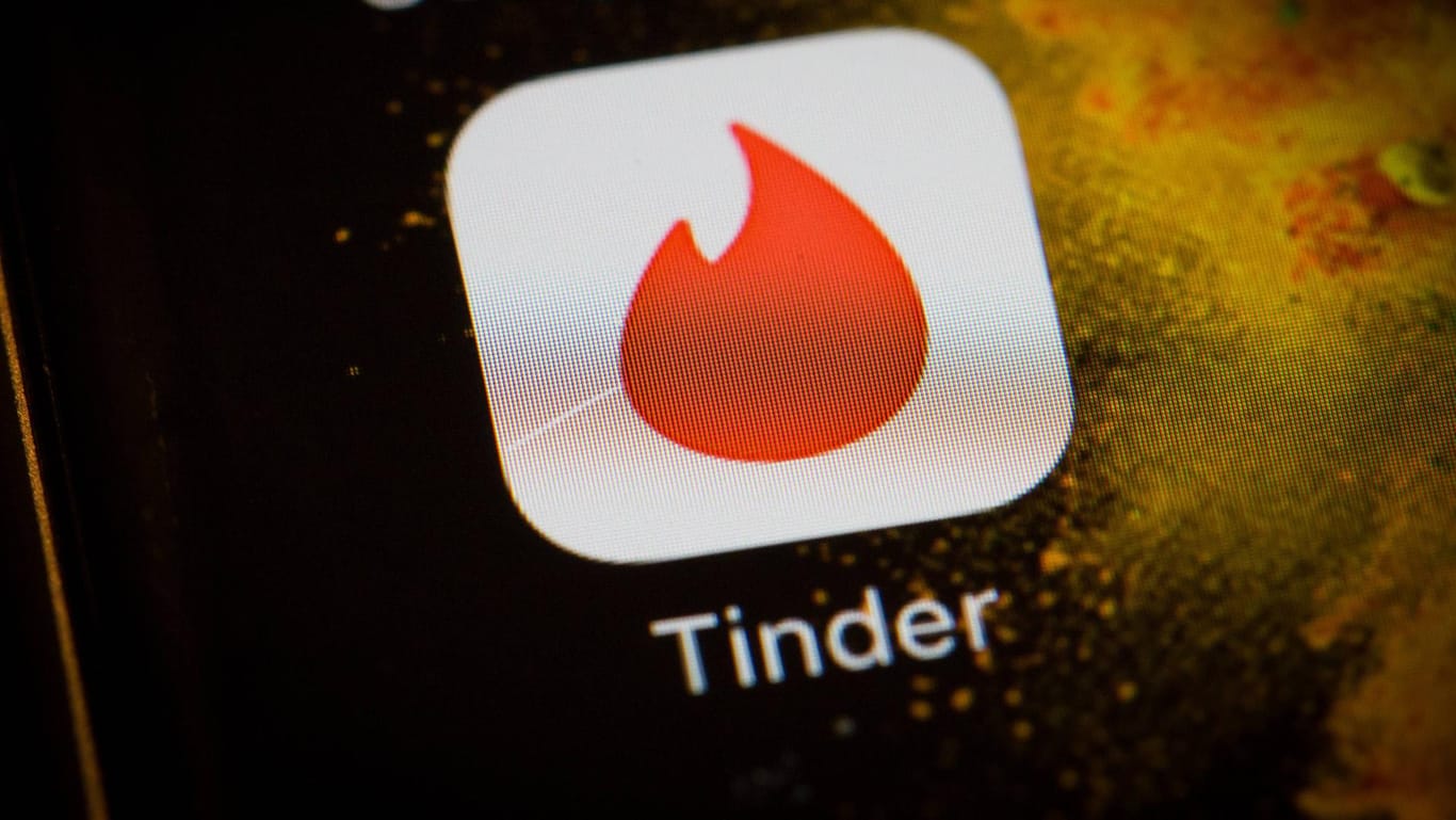Tinder ist eine beliebte Dating-App (Symbolfoto): Das Unternehmen Match will sich aus Russland zurückziehen.