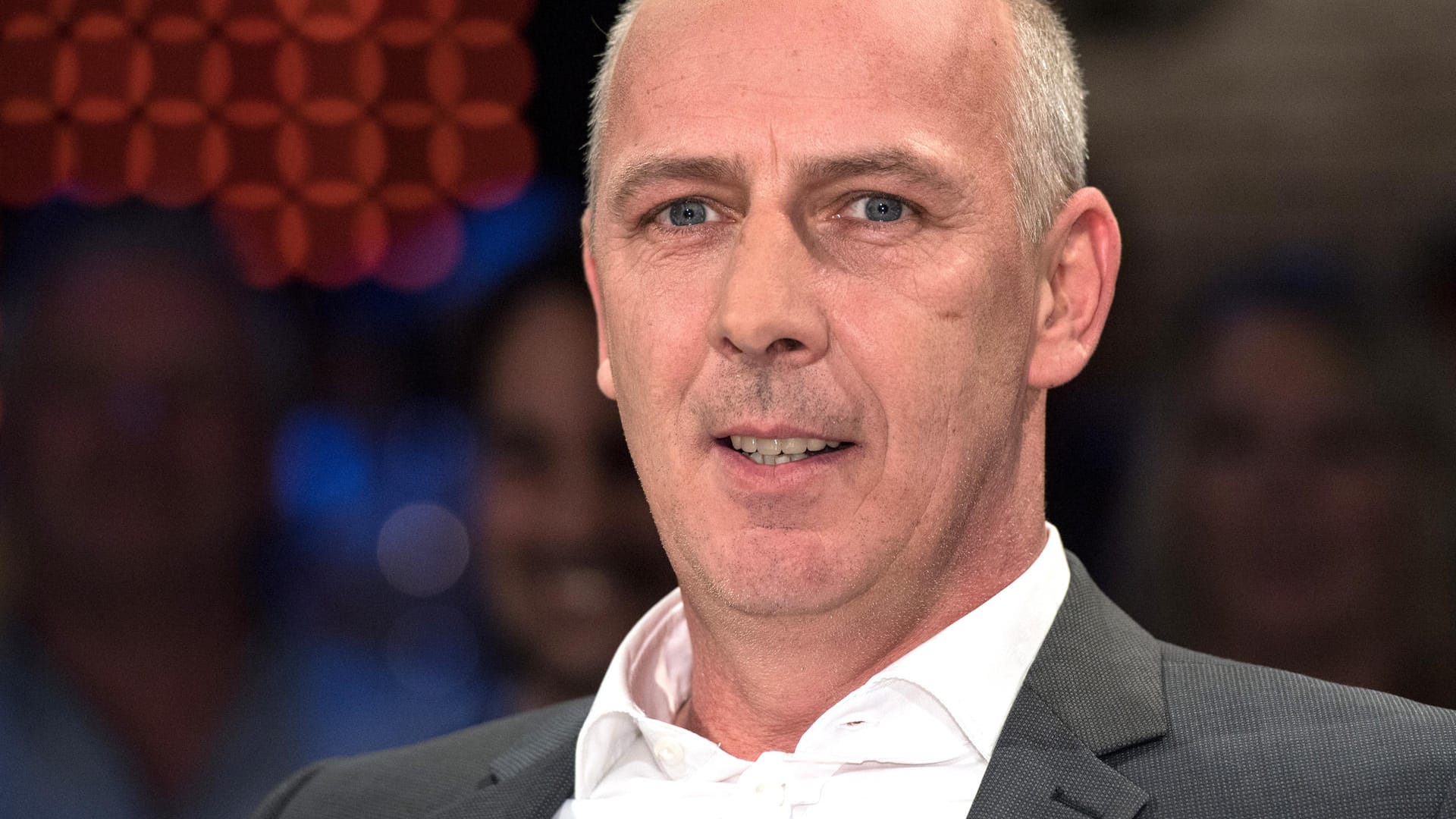 Mario Basler, hier in der Talkshow 3nach9 am 27. Januar 2017, kehrt offenbar auf die Trainerbank zurück. Mario Basler, hier in der Talkshow 3nach9 am 27. Januar 2017, kehrt offenbar auf die Trainerbank zurück.