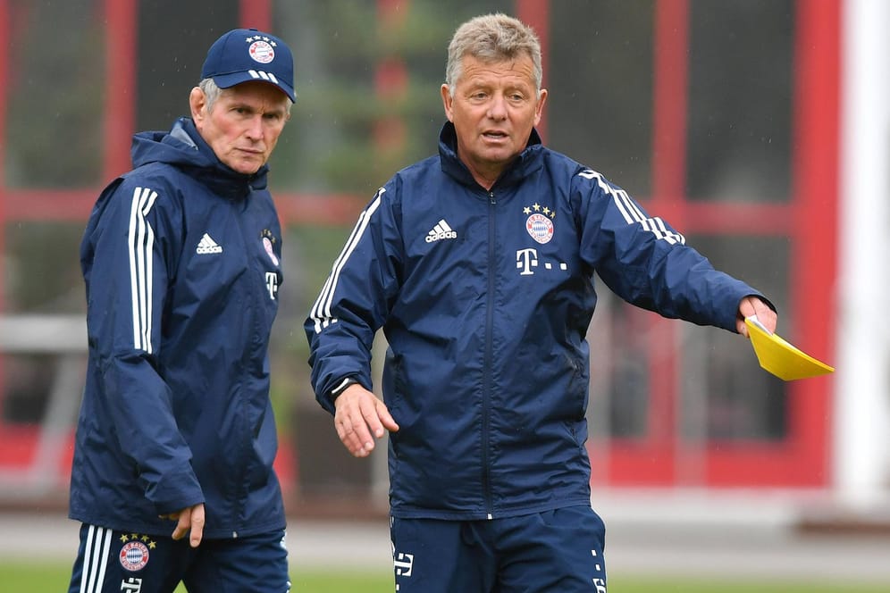 Jupp Heynckes (l.) mit Peter Hermann beim Training an der Säbener Straße. Bayern musste den Co-Trainer erst loseisen.