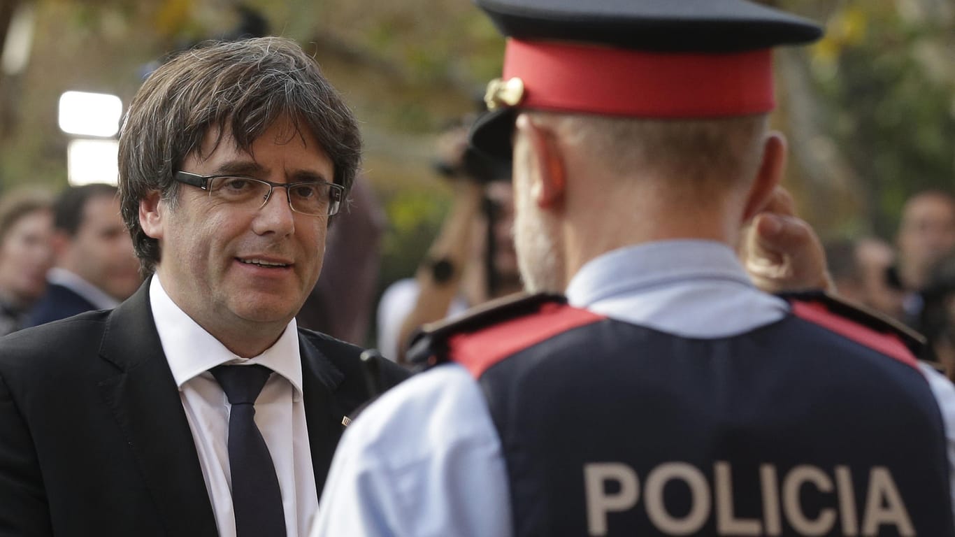 Der katalnische Regierungschef Carles Puigdemont befürchtet offenbar seine baldige Entmachtung.