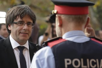 Der katalnische Regierungschef Carles Puigdemont befürchtet offenbar seine baldige Entmachtung.
