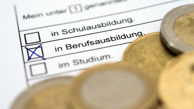 Kindergeld kann auch für volljährige Kinder beantragt werden.