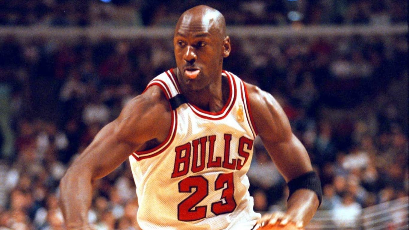 Ein Bild aus dem Jahr 1997: Im Dress der Chicago Bulls reifte Michael Jordan zum Weltstar, feierte sechs NBA-Titel und gewann zweimal die Goldmedaille bei den Olympischen Spielen.