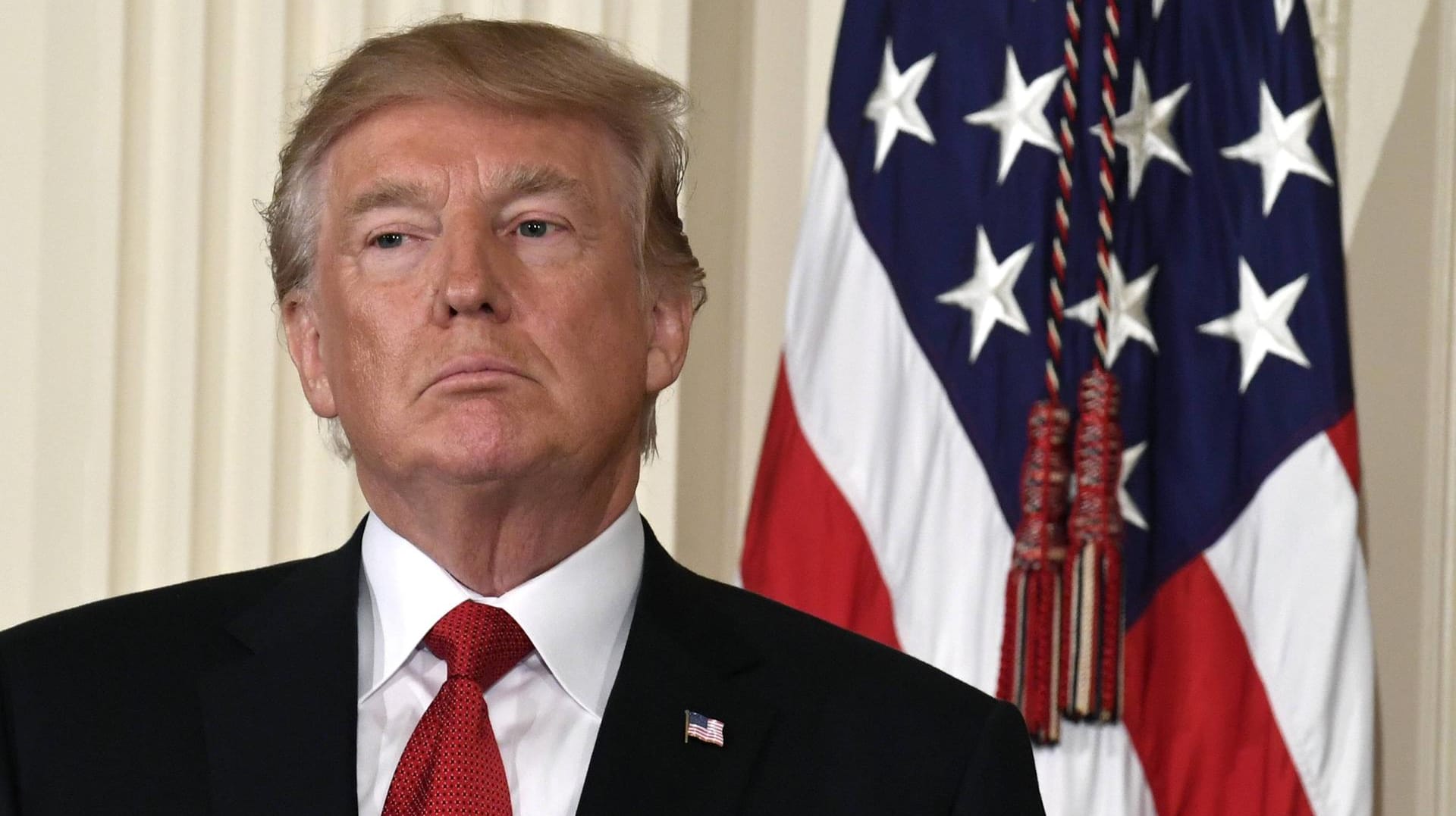Donald Trump wird das Atomabkommen mit dem Iran nicht aufkündigen, will aber schärfere Sanktionen gegen das Land. Donald Trump wird das Atomabkommen mit dem Iran nicht aufkündigen, will aber schärfere Sanktionen gegen das Land.