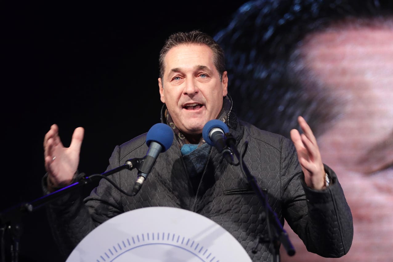 Der österreichische FPÖ-Chef Heinz-Christian Strache spricht auf der Wahlkampfabschlusskundgebung.