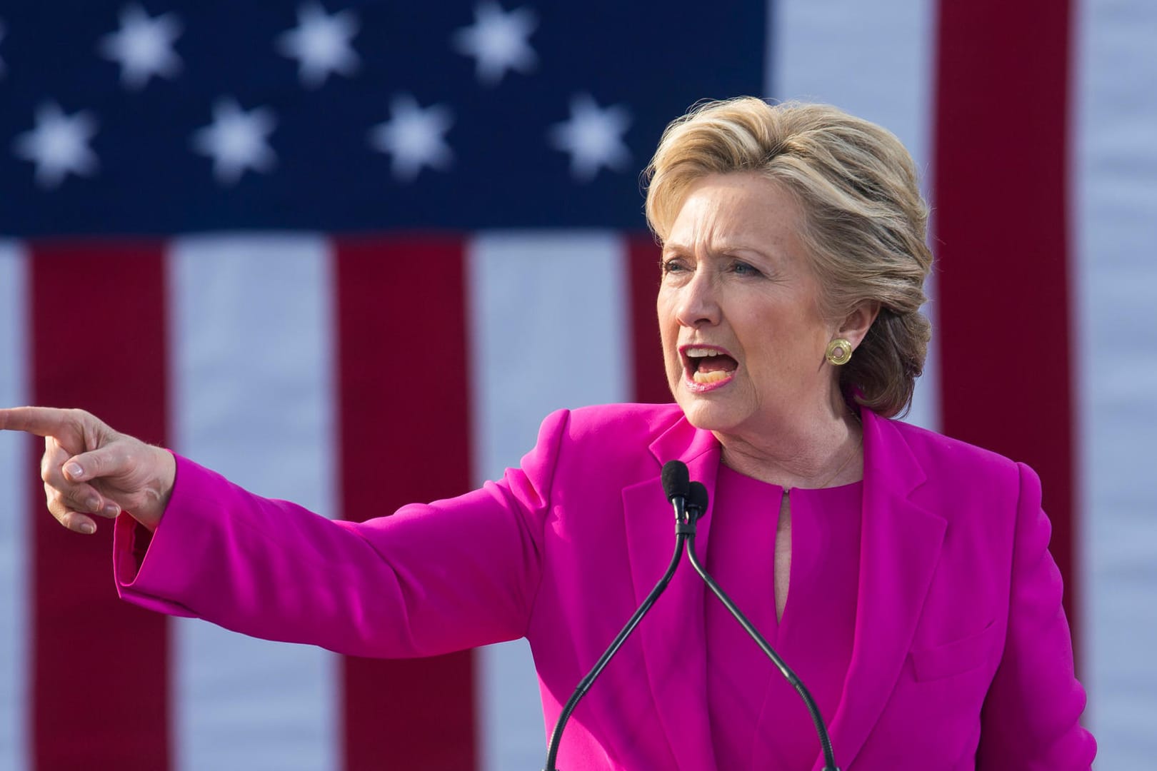 Hillary Clinton verhandelte das Abkommen mit dem Iran als US-Außenministerin – sie befürchtet, Trumps Politik werde den USA schaden und das Abkommen gefährden.