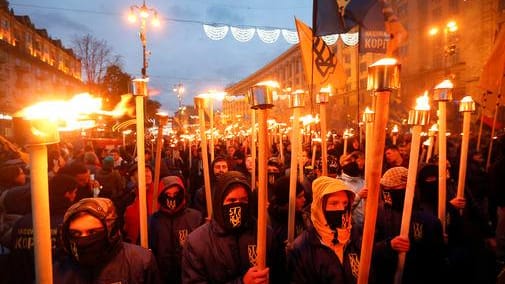 Mitglieder nationalistischer Bewegungen demonstrieren in Kiew mit Fackeln beim Tag der Verteidigung des Vaterlandes. Mitglieder nationalistischer Bewegungen demonstrieren in Kiew mit Fackeln beim Tag der Verteidigung des Vaterlandes.