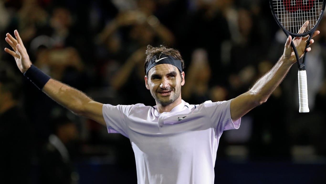 Nächster Titel: Roger Federer feiert seinen Titel in Shanghai.
